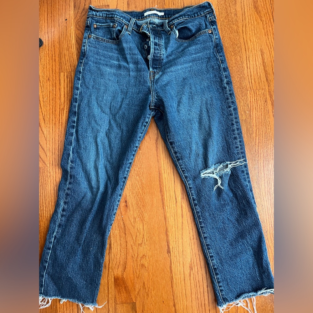 Levi’s Wedgie straight 31 waist Distressed Blue Jeans